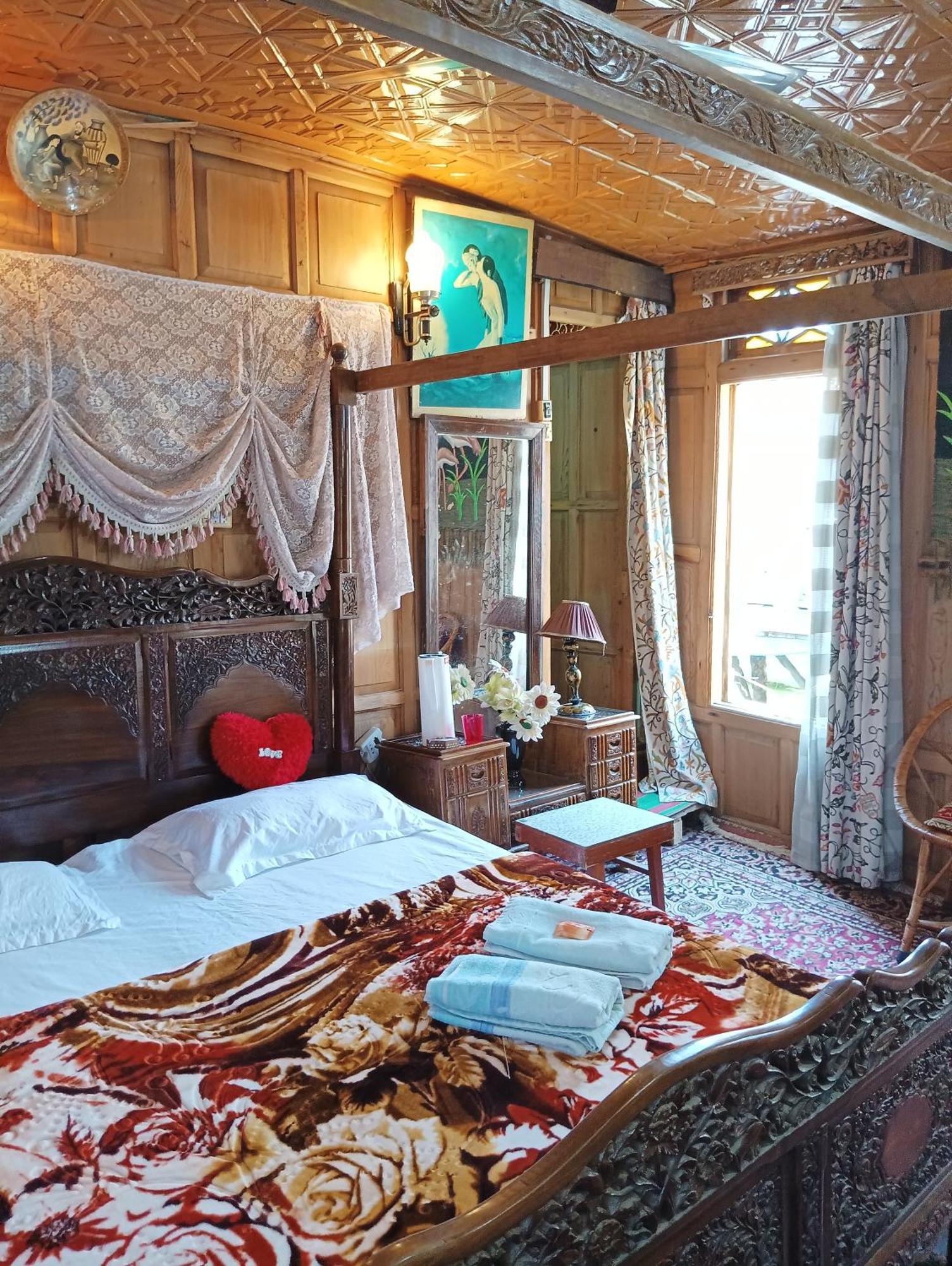 New Minar Group Of Houseboats Hotel Srīnagar Eksteriør billede